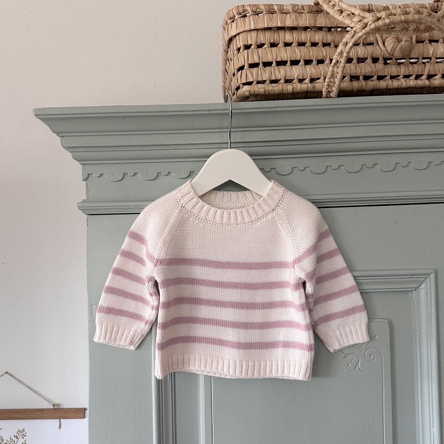 Babypullover aus Bio Merinowolle mit Streifen in Dusty Rose